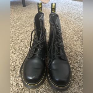 DR MARTEN 1460 WOMEN'S SMOOTH LEATHER LACE UP BOOTS SIZE 7